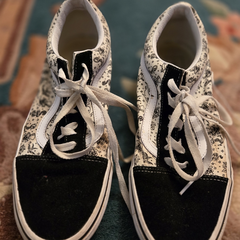 Vans Black and White Sneakers Classic Skate Style size mens 9.5 women's 11